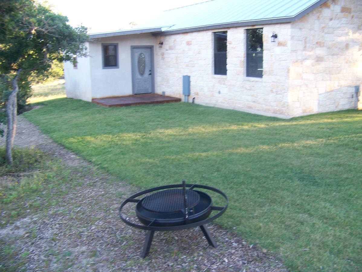 Breezy Hills Cottages - Hill Top Cottage Fredericksburg Exterior photo