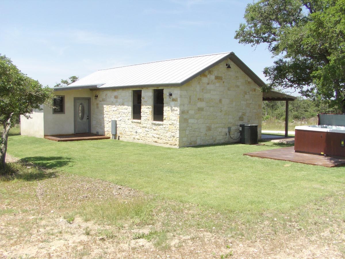 Breezy Hills Cottages - Hill Top Cottage Fredericksburg Exterior photo