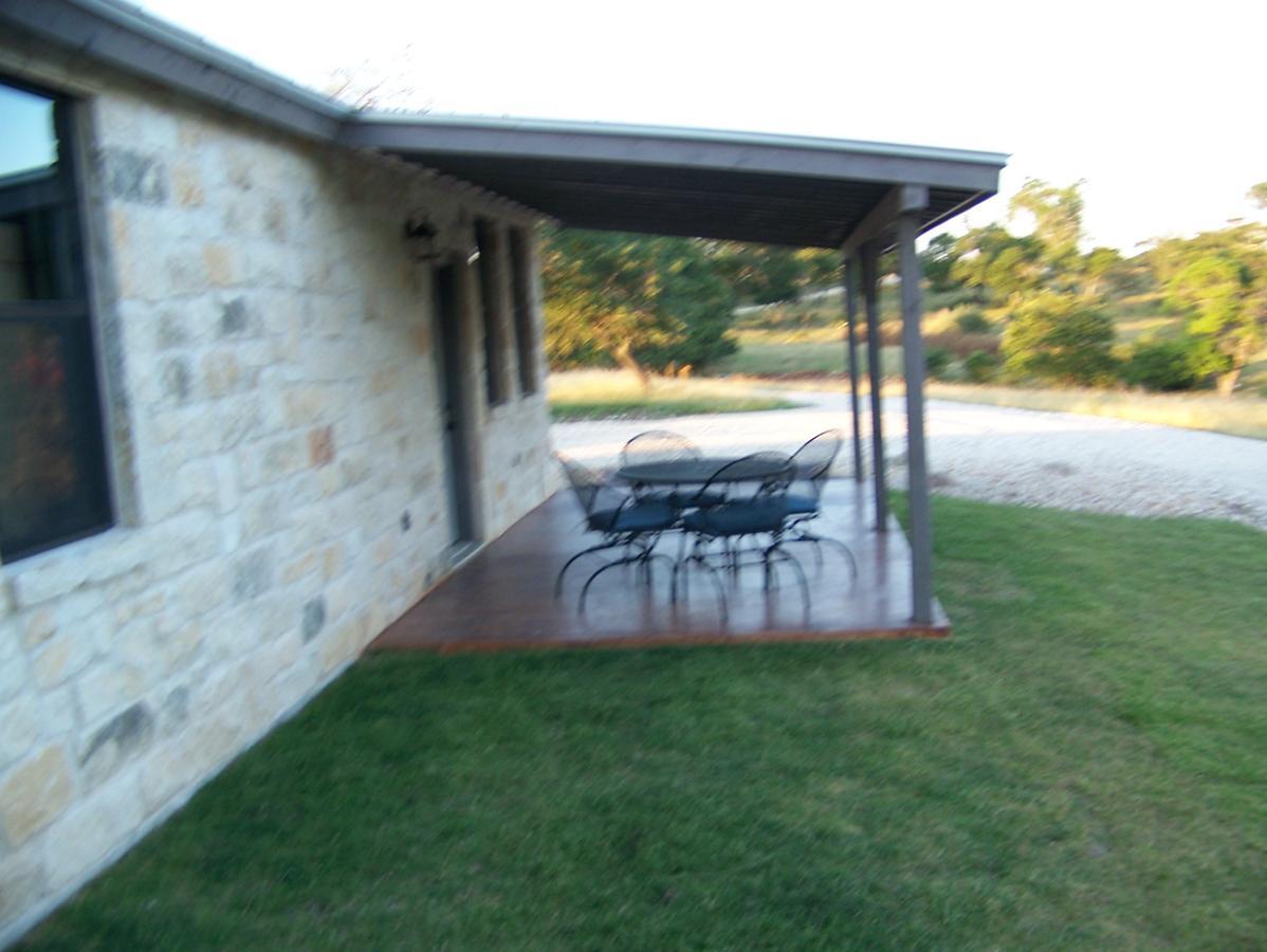 Breezy Hills Cottages - Hill Top Cottage Fredericksburg Exterior photo