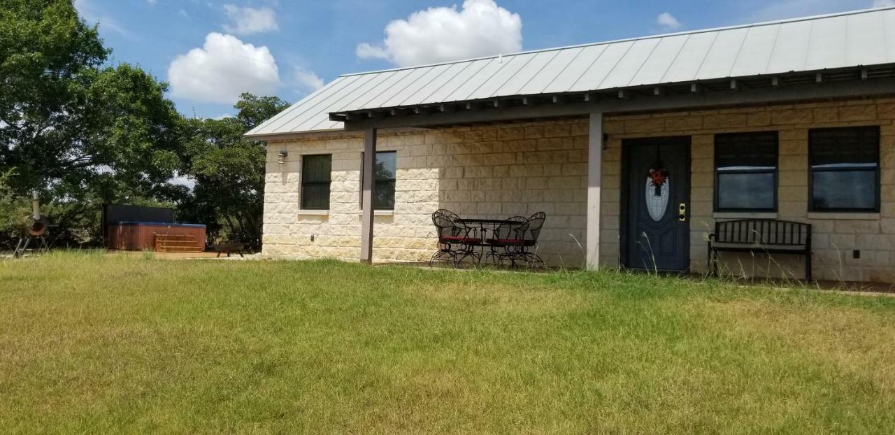 Breezy Hills Cottages - Hill Top Cottage Fredericksburg Exterior photo